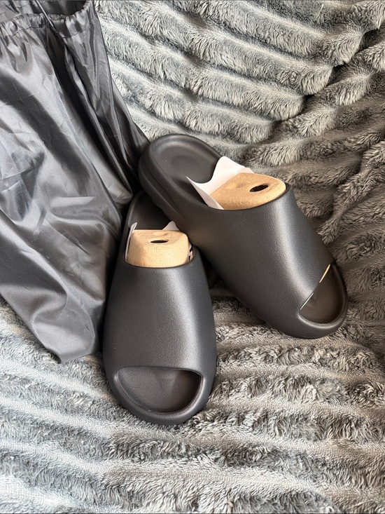 Yeezy Other - Yeezy Black Slides men’s size 10